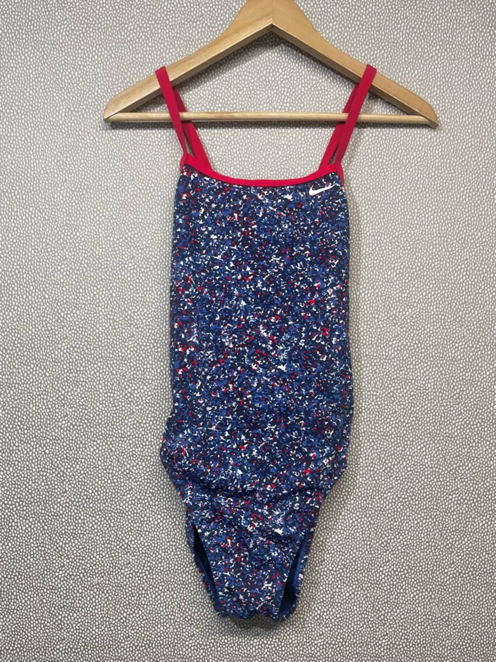 8 / WMS 34 Nike Hydra Strong Pixel Party One Piece  Crossback Swimsuit